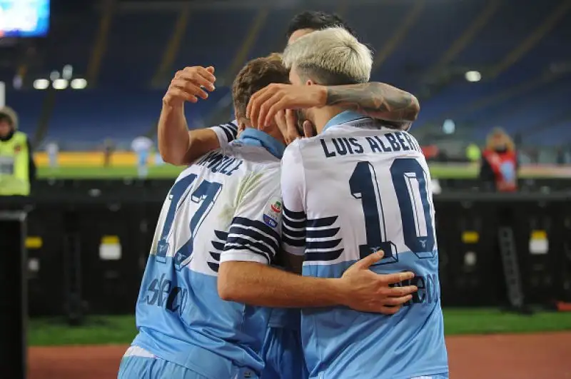 Ospiti in vantaggio con Quagliarella e raggiunti da Acerbi, poi l'incredibile finale con il gol di Immobile al 96' e il pareggio subito dopo di Saponara.
