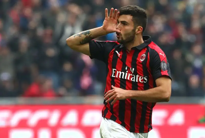 I rossoneri si aggiudicano l'anticipo di mezzogiorno.