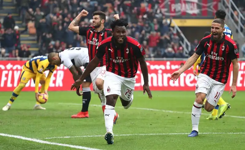 I rossoneri si aggiudicano l'anticipo di mezzogiorno.
