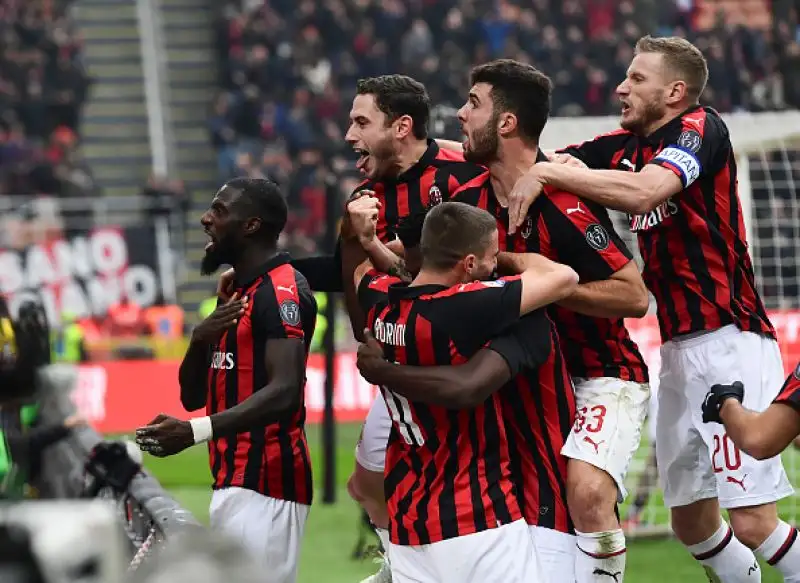 I rossoneri si aggiudicano l'anticipo di mezzogiorno.