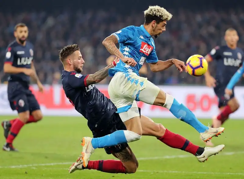 Milik porta avanti il Napoli due volte ma prima Santander e poi Danilo raggiungono i partenopei, alla fine un gol di Mertens regala i tre punti ai padroni di casa.