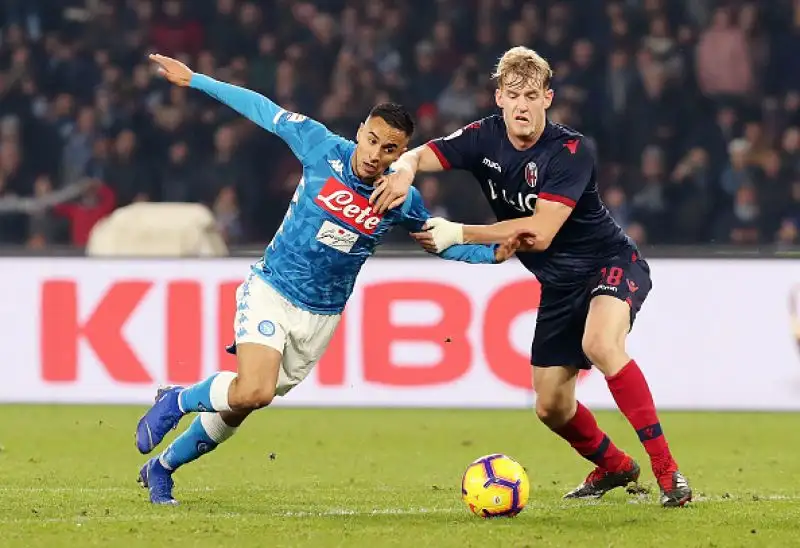 Milik porta avanti il Napoli due volte ma prima Santander e poi Danilo raggiungono i partenopei, alla fine un gol di Mertens regala i tre punti ai padroni di casa.