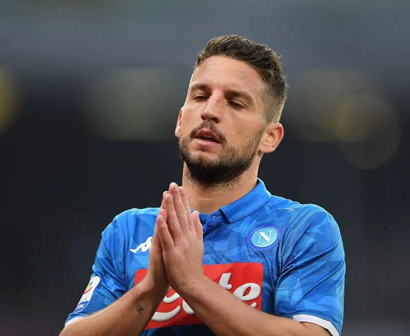 I padroni di casa passano in vantaggio nel finale del primo tempo con un colpo di testa di Albiol, nel finale di partita Meret salva due volte il risultato.