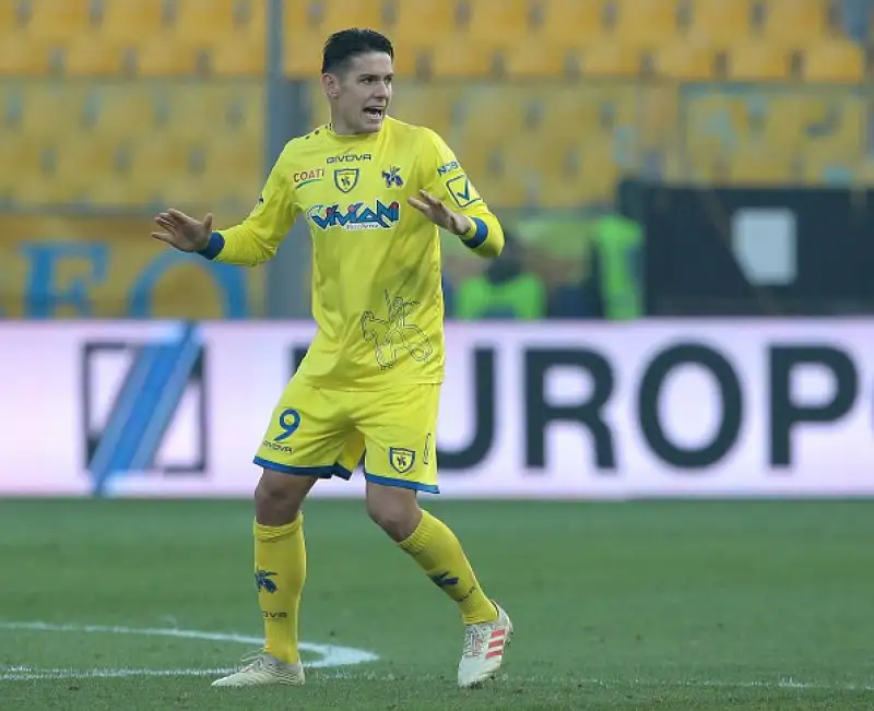 Al vantaggio dei veronesi di Stepinski rispondono gli emiliani con una splendida punizione di Bruno Alves.