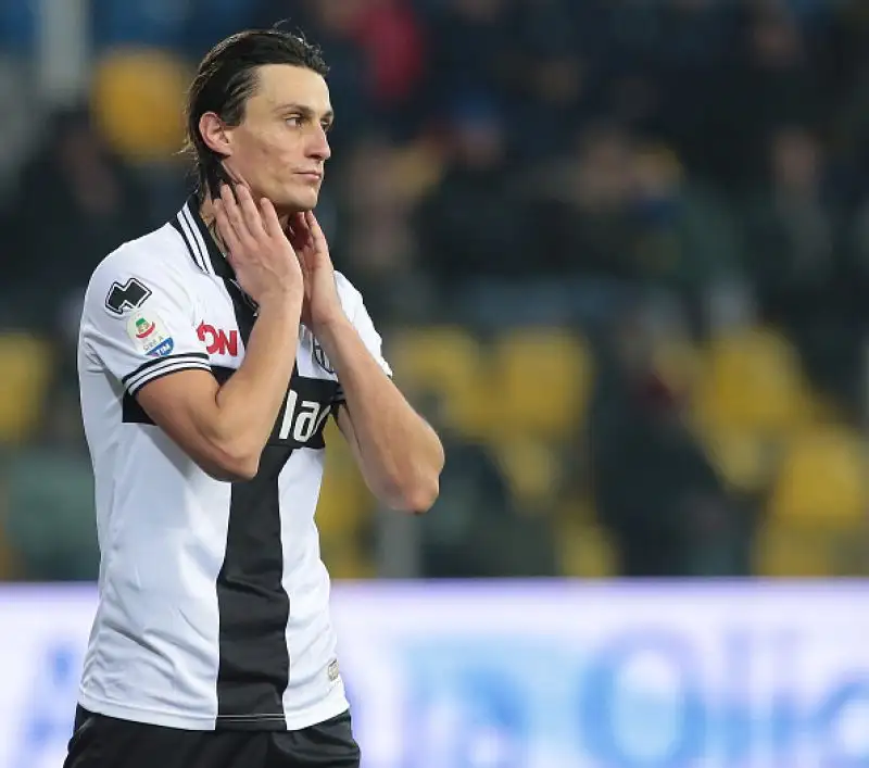 Al vantaggio dei veronesi di Stepinski rispondono gli emiliani con una splendida punizione di Bruno Alves.