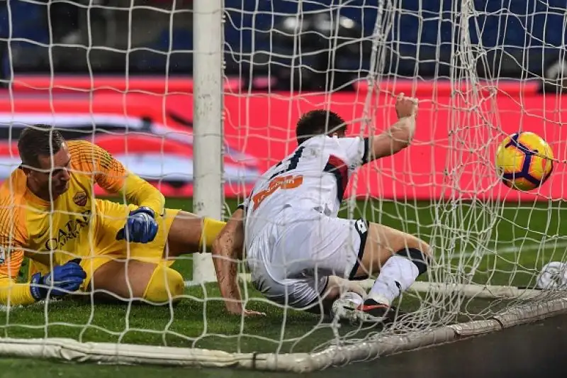 Doppia rimonta al Genoa, regolato poi per 3-2: i giallorossi si rilanciano, a Prandelli non basta Piatek.