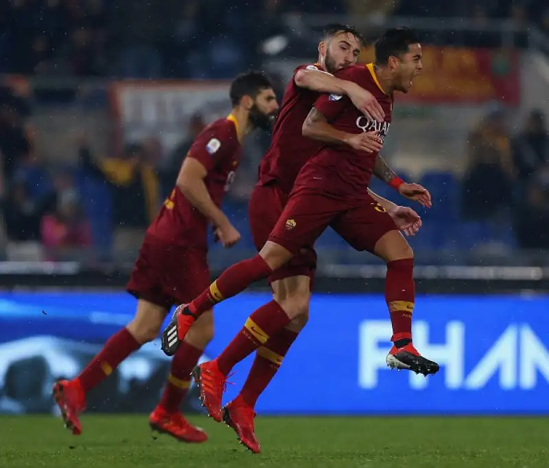 Doppia rimonta al Genoa, regolato poi per 3-2: i giallorossi si rilanciano, a Prandelli non basta Piatek.