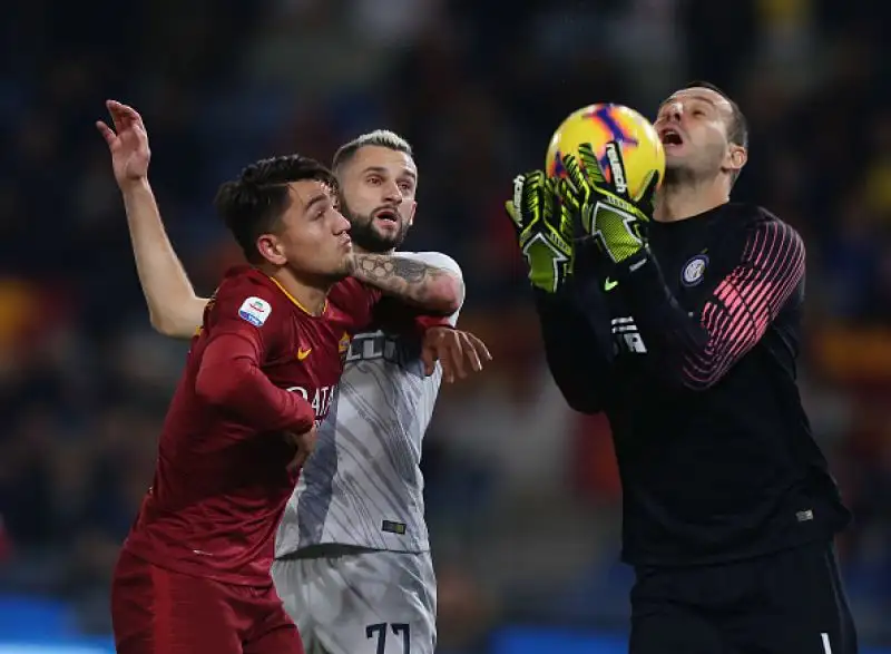 Partita show all'Olimpico, ma la classifica si muove piano sia per i nerazzurri che per i capitolini.