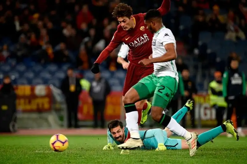 Vittoria da ex per Di Francesco sul Sassuolo: Schick e Zaniolo riaprono la corsa alla Champions League.