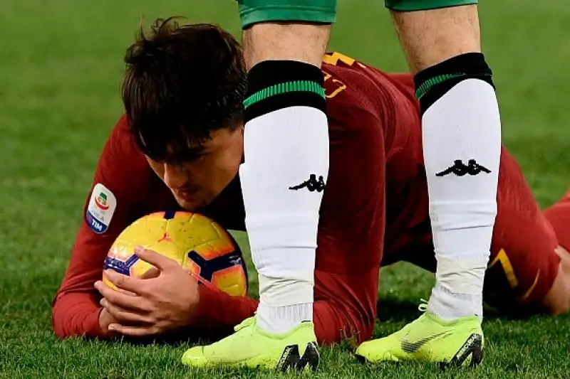 Vittoria da ex per Di Francesco sul Sassuolo: Schick e Zaniolo riaprono la corsa alla Champions League.
