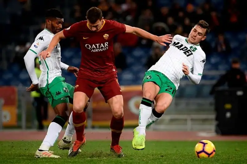 Vittoria da ex per Di Francesco sul Sassuolo: Schick e Zaniolo riaprono la corsa alla Champions League.
