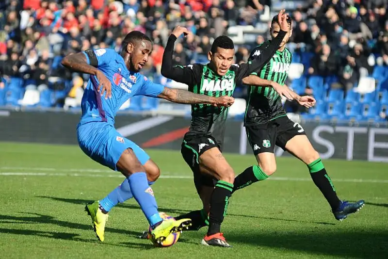 La Fiorentina, acciuffa il pari, dopo l'espulsione di Djuricic, con due gol nel recupero di Benassi e Mirallas.