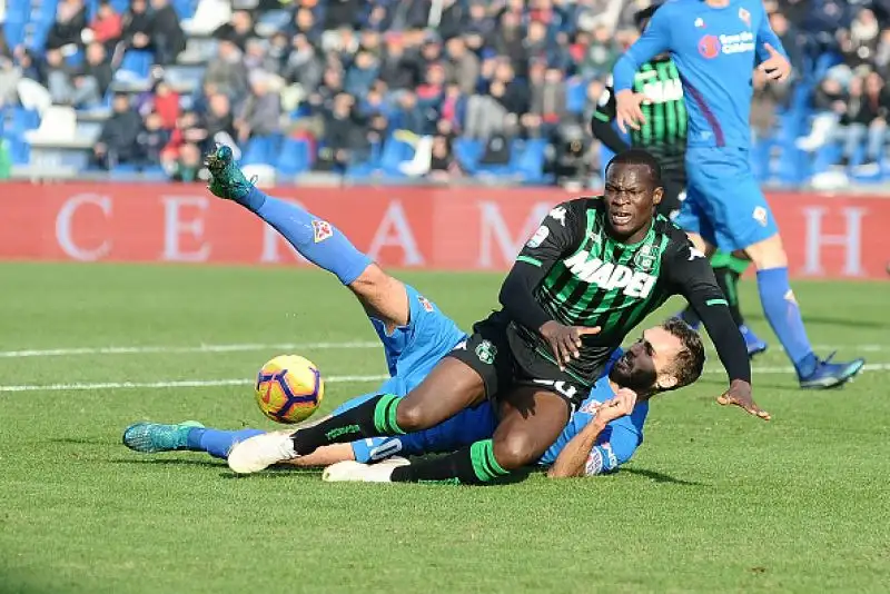 La Fiorentina, acciuffa il pari, dopo l'espulsione di Djuricic, con due gol nel recupero di Benassi e Mirallas.