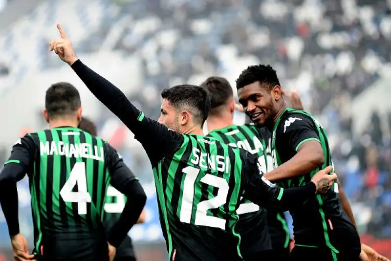 La Fiorentina, acciuffa il pari, dopo l'espulsione di Djuricic, con due gol nel recupero di Benassi e Mirallas.