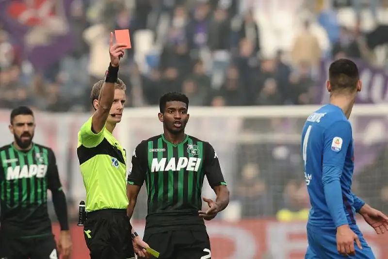 La Fiorentina, acciuffa il pari, dopo l'espulsione di Djuricic, con due gol nel recupero di Benassi e Mirallas.