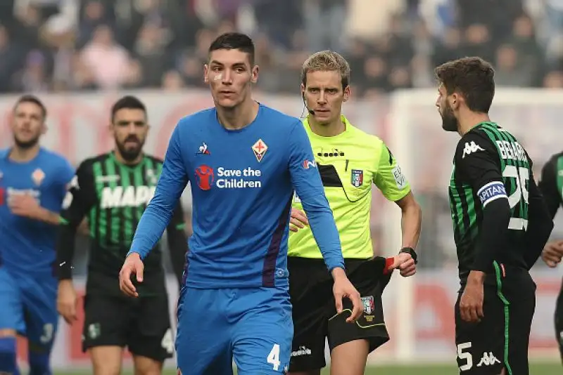 La Fiorentina, acciuffa il pari, dopo l'espulsione di Djuricic, con due gol nel recupero di Benassi e Mirallas.