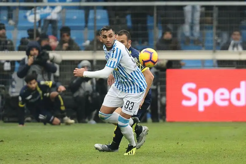 Occasioni per tutti e anche una traversa, ma lo 0-0 non si schioda e non serve a nessuno.