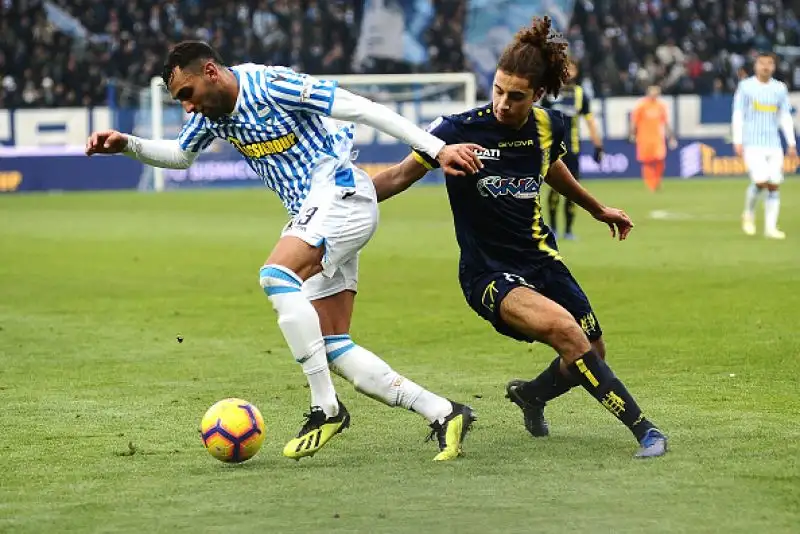 Occasioni per tutti e anche una traversa, ma lo 0-0 non si schioda e non serve a nessuno.