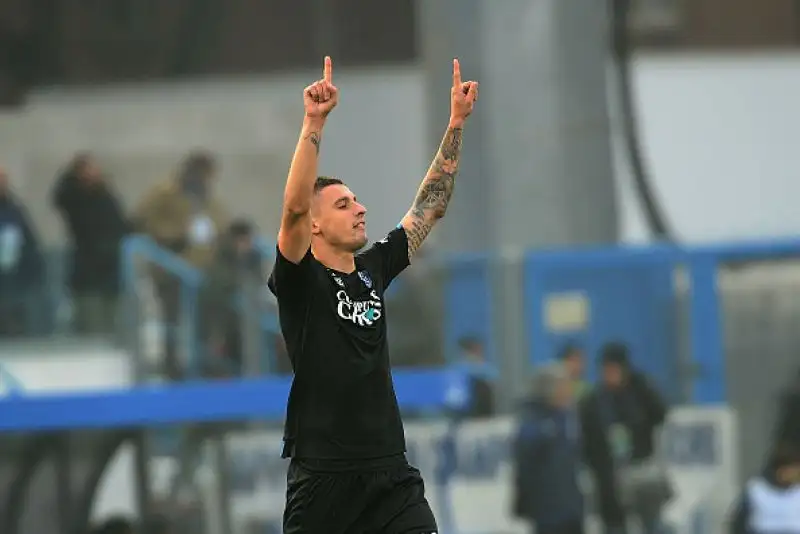 Spettacolare 2-2 nella sfida salvezza del "Mazza": toscani raggiunto con l'uomo in più.