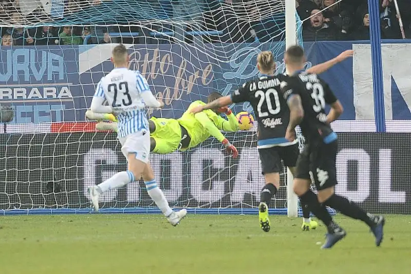 Spettacolare 2-2 nella sfida salvezza del "Mazza": toscani raggiunto con l'uomo in più.
