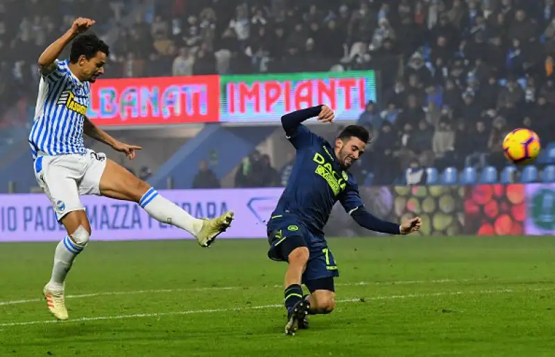 Il pareggio permette a entrambe le squadre di guadagnare un punticino sul Bologna terzultimo. I ferraresi si portano a 17 punti, superando l’Empoli, i friulani salgono a 15.