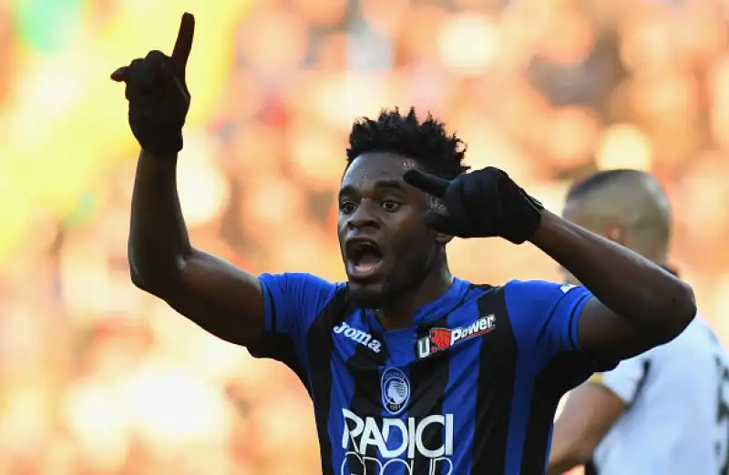 Grande partita dell'ex Duvan Zapata autore di una tripletta, di Lasagna il gol dei padroni di casa.