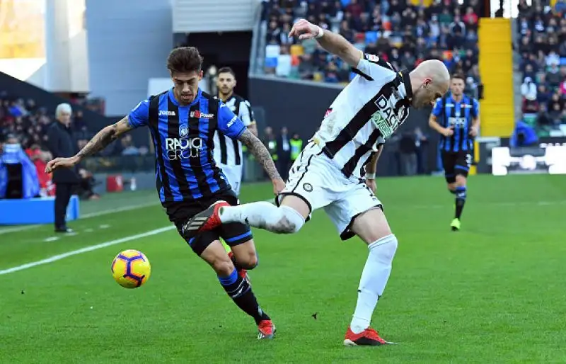 Grande partita dell'ex Duvan Zapata autore di una tripletta, di Lasagna il gol dei padroni di casa.