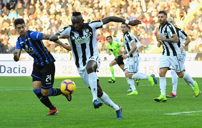 Grande partita dell'ex Duvan Zapata autore di una tripletta, di Lasagna il gol dei padroni di casa.