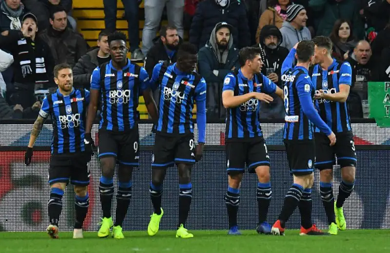 Grande partita dell'ex Duvan Zapata autore di una tripletta, di Lasagna il gol dei padroni di casa.