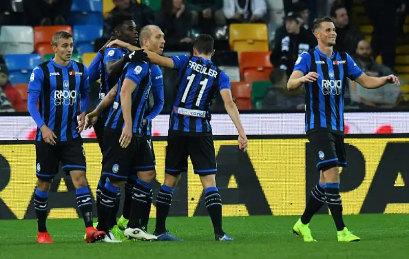 Grande partita dell'ex Duvan Zapata autore di una tripletta, di Lasagna il gol dei padroni di casa.