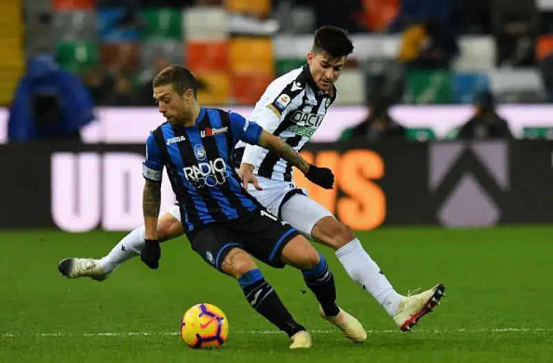 Grande partita dell'ex Duvan Zapata autore di una tripletta, di Lasagna il gol dei padroni di casa.