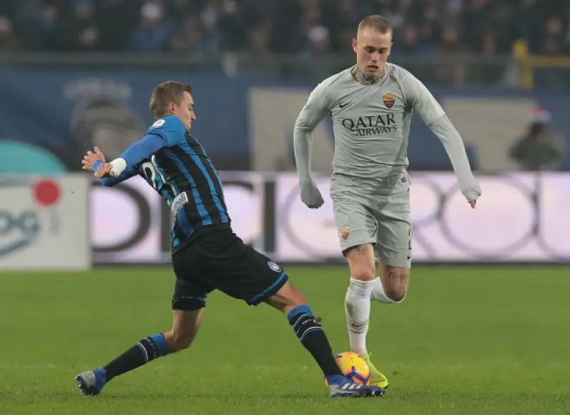 Doppietta di Dzeko ed El Shaarawy in gol per la Roma, Castagne, Toloi e Zapata (che ha spedito un rigore in curva) per gli orobici.