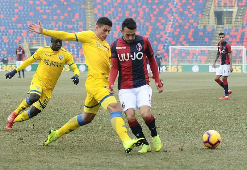 Ghiglione, due volte Ciano e Pinamonti per la prima vittoria di Baroni sulla panchina dei laziali. Espulso il rossoblu Mattiello dopo soli tredici minuti.