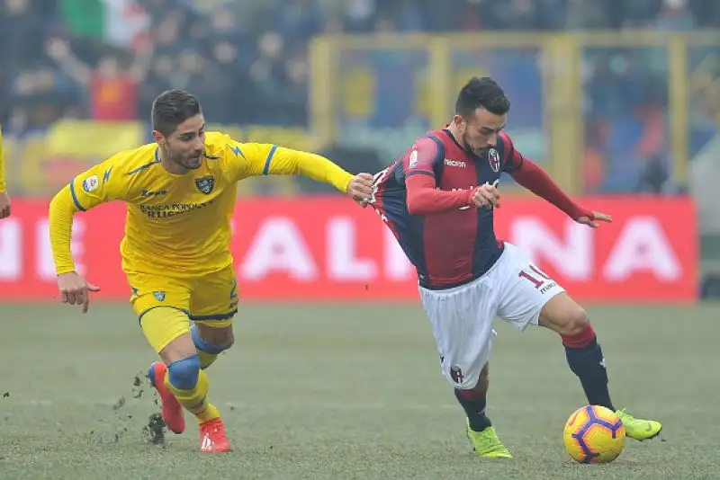 Ghiglione, due volte Ciano e Pinamonti per la prima vittoria di Baroni sulla panchina dei laziali. Espulso il rossoblu Mattiello dopo soli tredici minuti.