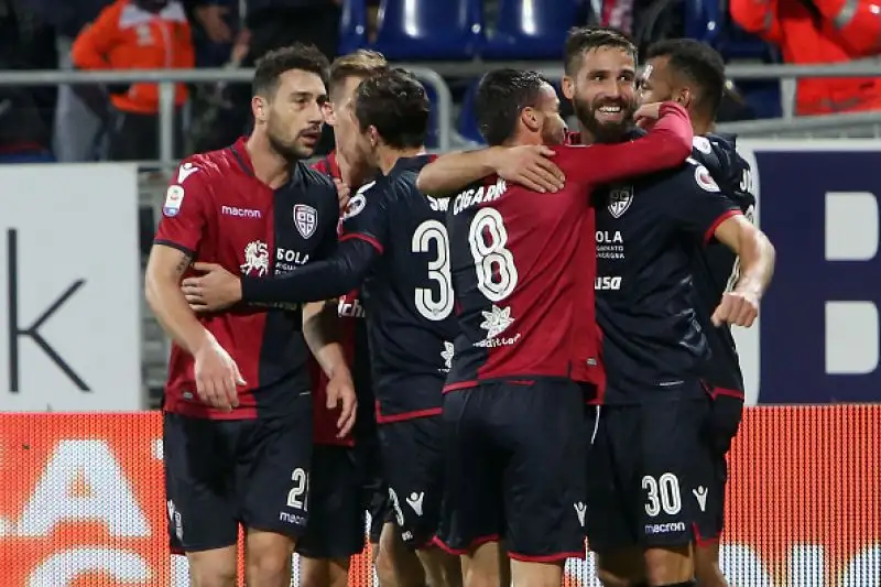 Alla Sardegna Arena finisce 2-2: la classifica resta poco rassicurante per entrambe.