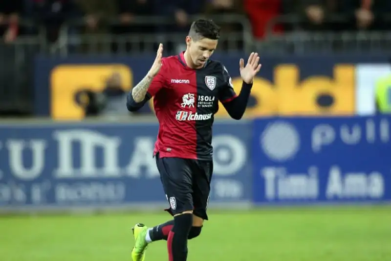 Alla Sardegna Arena finisce 2-2: la classifica resta poco rassicurante per entrambe.