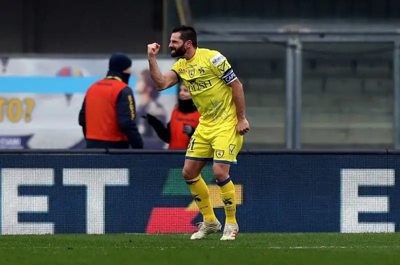 Muriel, Benassi e doppietta di Chiesa per la squadra di Pioli. Stepinski, l'eterno Pellissier su rigore e Djordjevic per i padroni di casa.