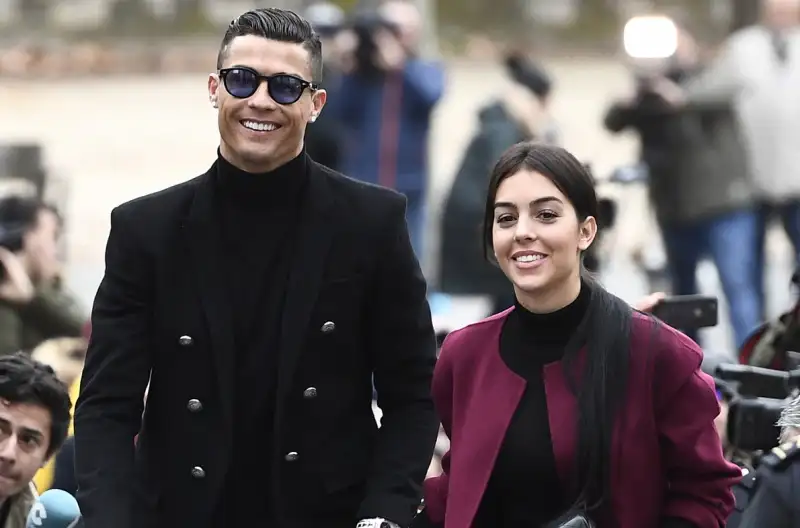 11- Come si chiama la catena di hotel di Ronaldo?
A- CR7 Hotels
B- Pestana CR7
C- CR7 Luxury
D- CRHotels