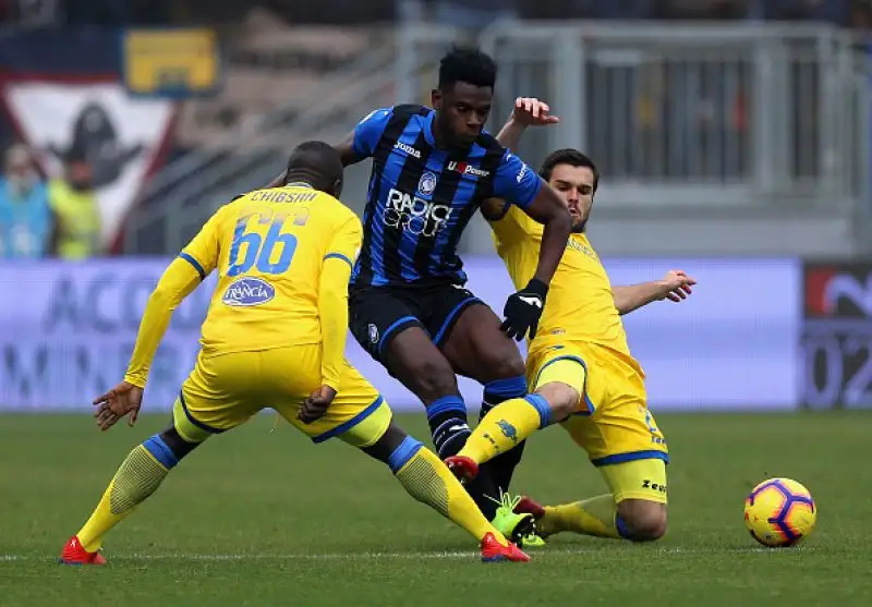 L'Atalanta travolge il Frosinone per 5-0 nell'anticipo delle 12.30 della ventesima giornata di serie A. La Dea domina la partita in lungo e in largo.