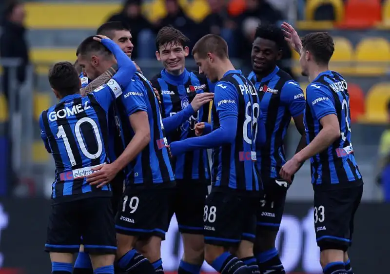 L'Atalanta travolge il Frosinone per 5-0 nell'anticipo delle 12.30 della ventesima giornata di serie A. La Dea domina la partita in lungo e in largo.