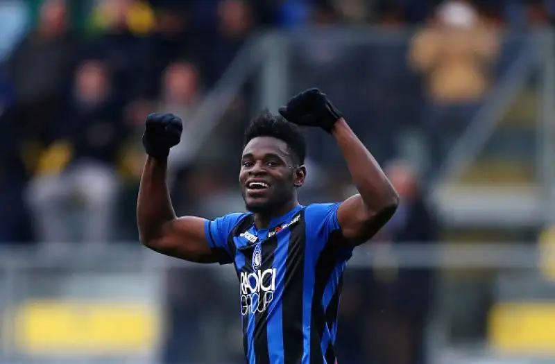 L'Atalanta travolge il Frosinone per 5-0 nell'anticipo delle 12.30 della ventesima giornata di serie A. La Dea domina la partita in lungo e in largo.