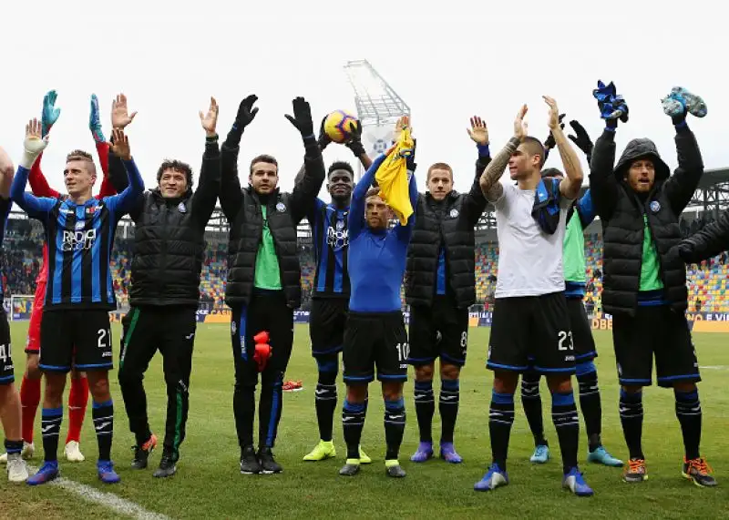 L'Atalanta travolge il Frosinone per 5-0 nell'anticipo delle 12.30 della ventesima giornata di serie A. La Dea domina la partita in lungo e in largo.