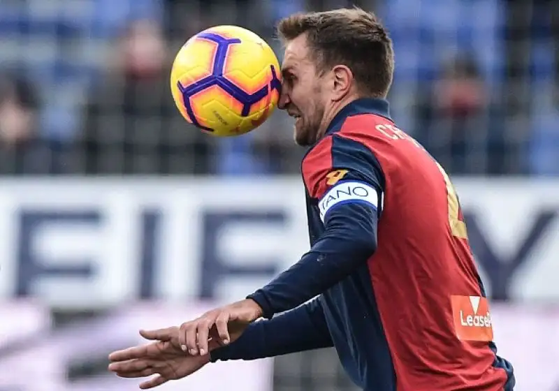 I rossoneri sfondano nel finale con il Genoa: in gol Borini e Suso.