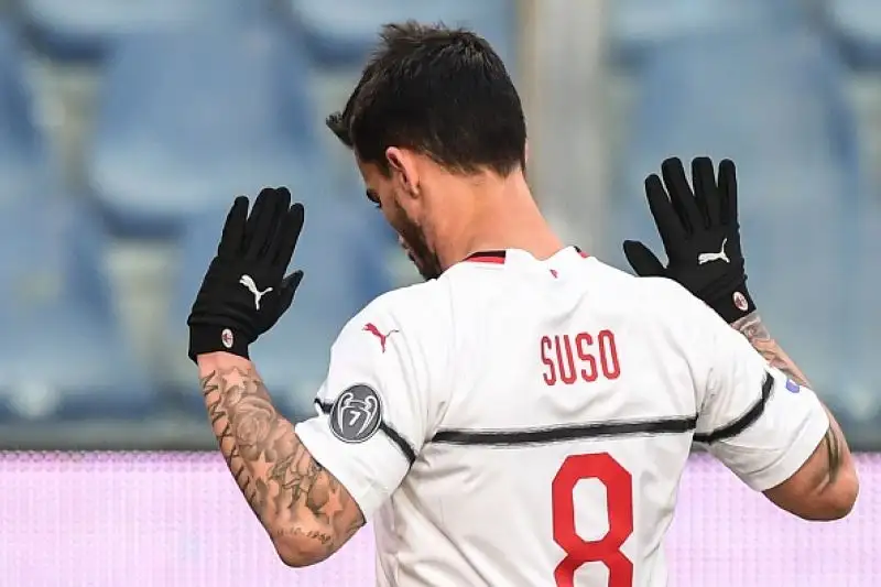 I rossoneri sfondano nel finale con il Genoa: in gol Borini e Suso.