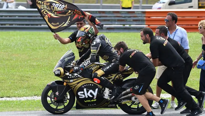 …mentre a tenere alti i colori italiani in Moto 2 ha pensato Bagnaia, che si è laureato campione.