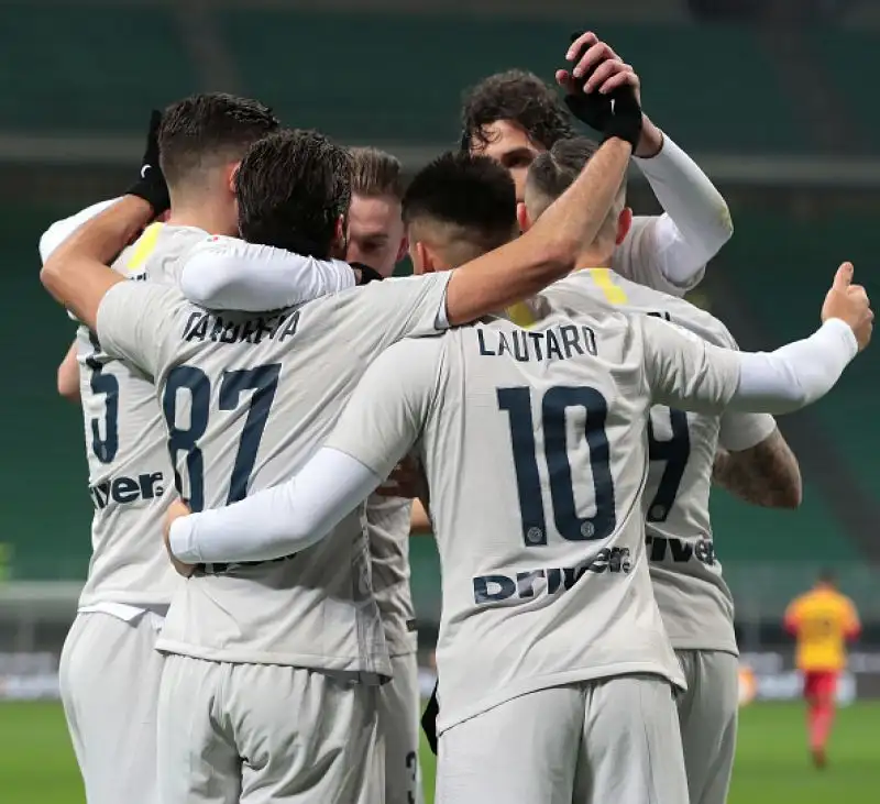 Pe i narazzuri in gol Icardi su rigore, Dalbert e doppiette di Candreva e Lautaro Martinez. Per i campani reti di Bandinelli e Roberto insigne.