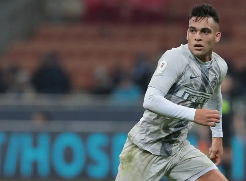 Pe i narazzuri in gol Icardi su rigore, Dalbert e doppiette di Candreva e Lautaro Martinez. Per i campani reti di Bandinelli e Roberto insigne.