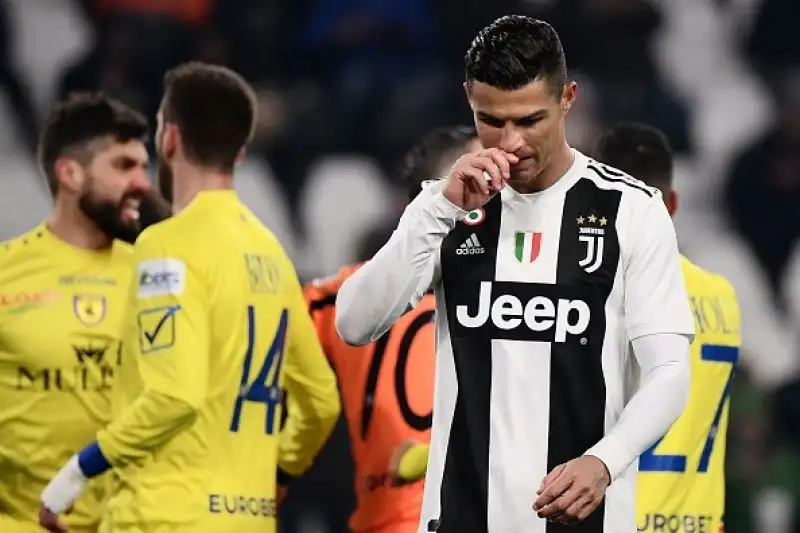 Cambia l’attacco e cambia anche il modulo, ma non il risultato. E neppure il rapporto “tormentato” tra Cristiano Ronaldo e il Chievo e in particolare Stefano Sorrentino