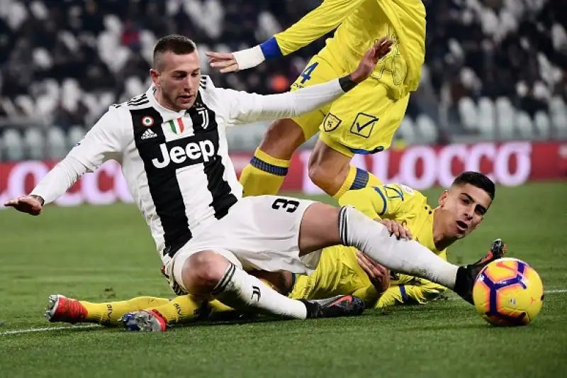 Cambia l’attacco e cambia anche il modulo, ma non il risultato. E neppure il rapporto “tormentato” tra Cristiano Ronaldo e il Chievo e in particolare Stefano Sorrentino