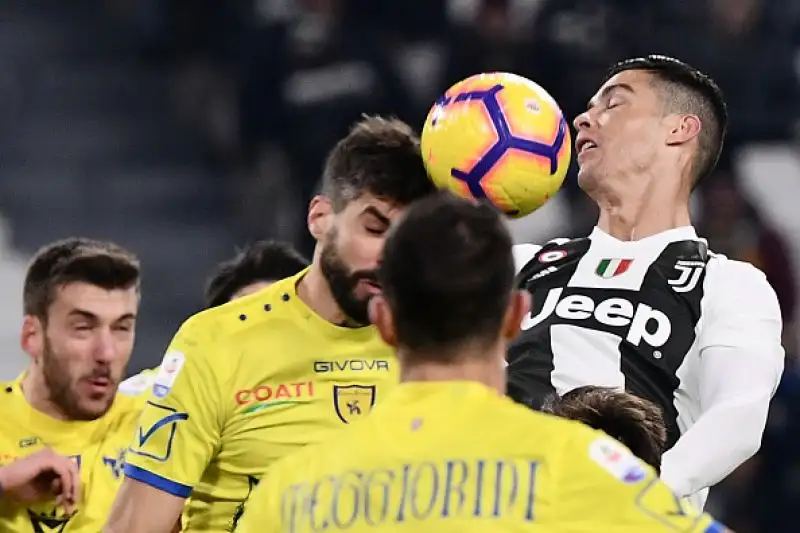 Cambia l’attacco e cambia anche il modulo, ma non il risultato. E neppure il rapporto “tormentato” tra Cristiano Ronaldo e il Chievo e in particolare Stefano Sorrentino